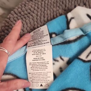 Peanuts Blue and White Blanket